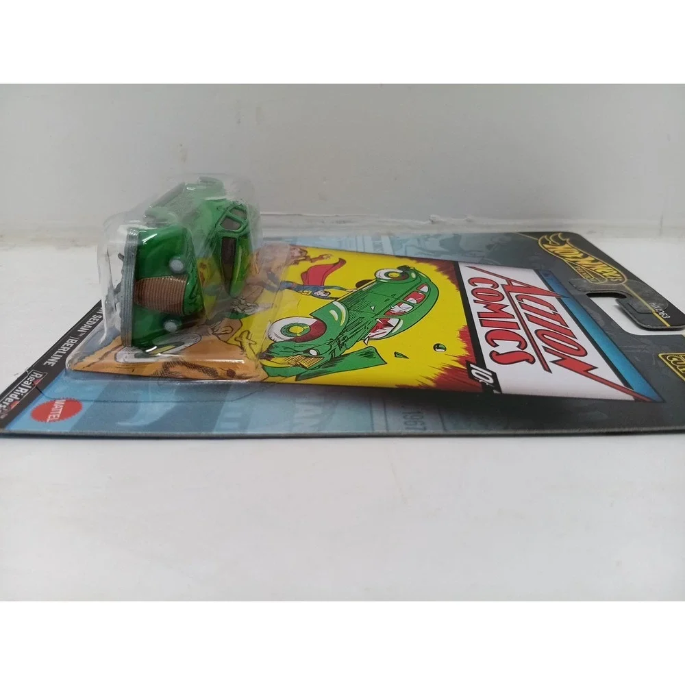 2025 Hot Wheels Pop Culture Action Comics #1 - Action Sedan/Berline - Green